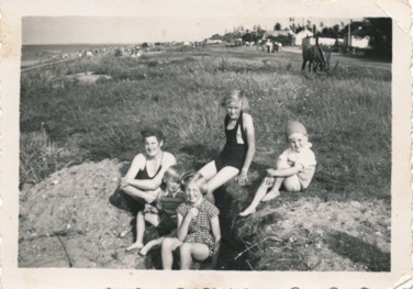 STRANDVEJEN 14 - LYSTRUP STRAND, hvil under gravningen.jpg